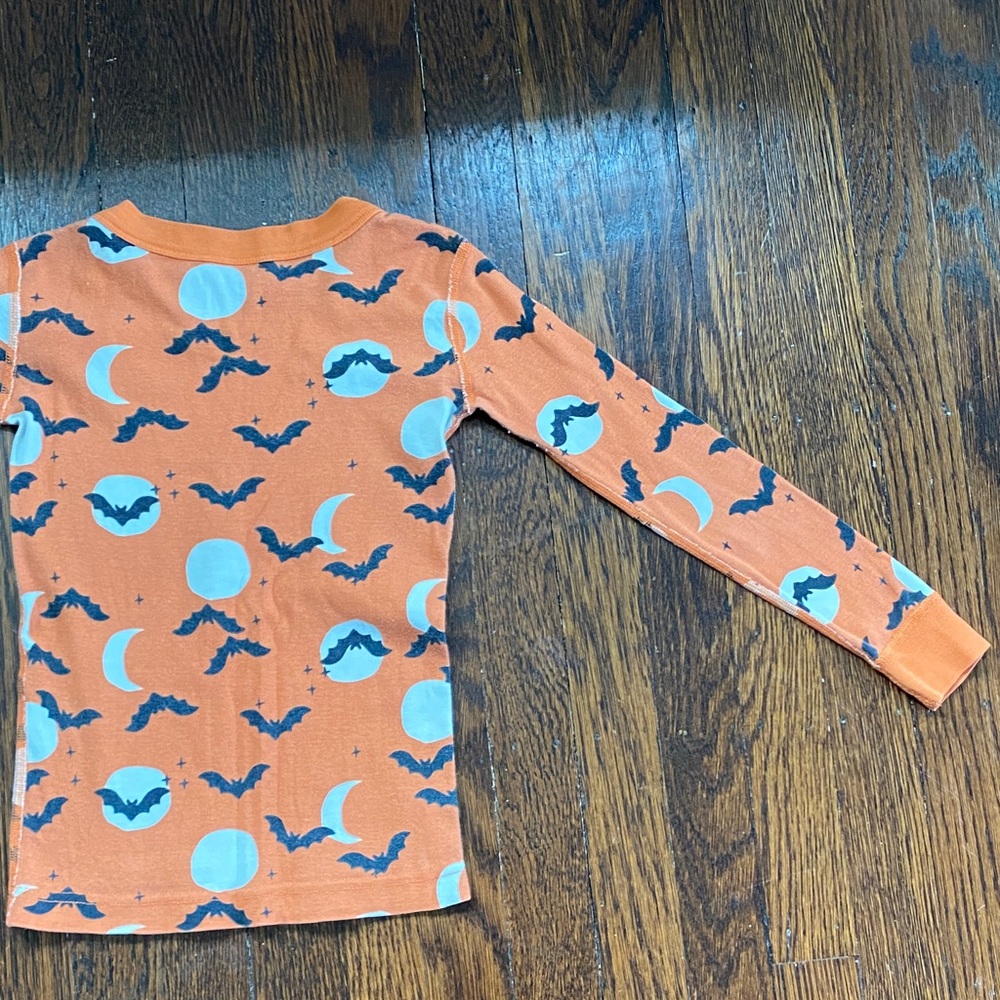 Hanna Andersson Orange Bat Print Organic Kids Pajamas - Picture 7 of 10